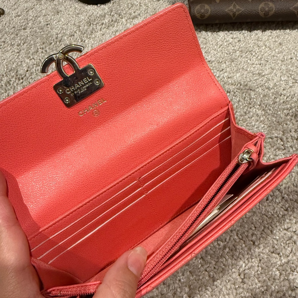 Authentic Chanel Wallet. Serial number intact + paperwork - Picture 11 of 16